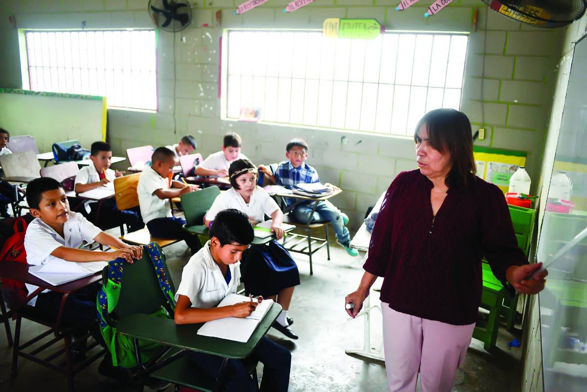 Martha Rodezno, antes de llegar a Chamelecón, trabajó 11 años en la escuela rural Álvaro Contreras de El Cedral, Nueva Arcadia, Copán. Fotos: Héctor Edú