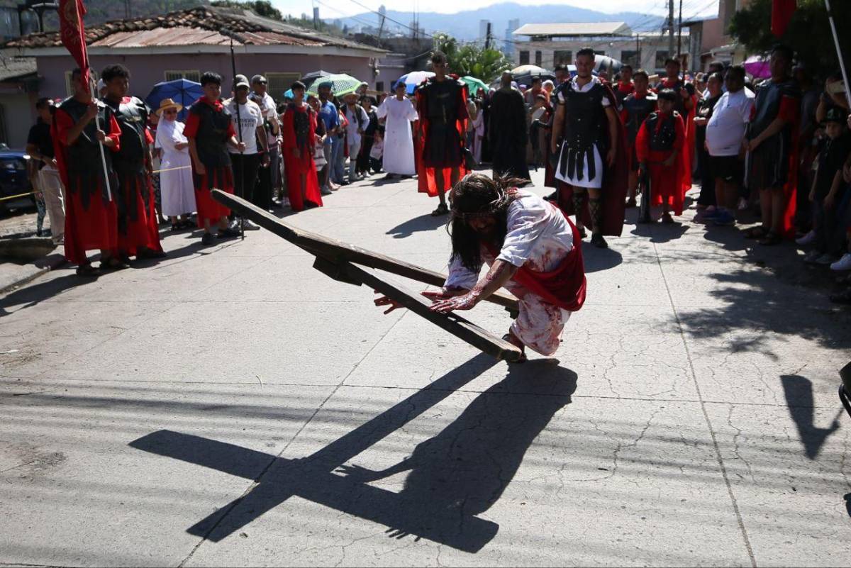 Viernes Santo en Comayagüela: drama y devoción marcan el Viacrucis