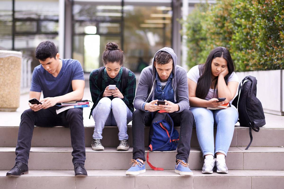 El impacto emocional de las redes sociales en los jóvenes