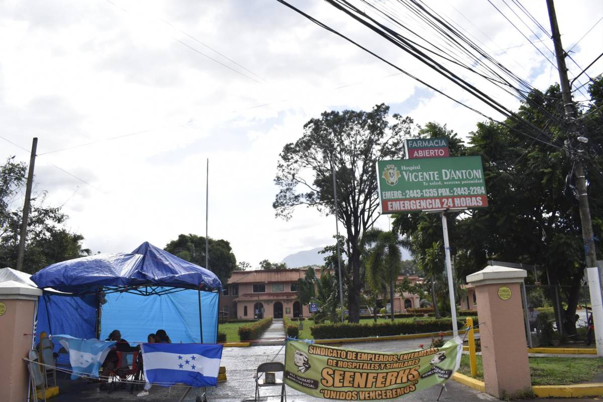 Huelga ensombrece centenario del Hospital Vicente D’Antoni
