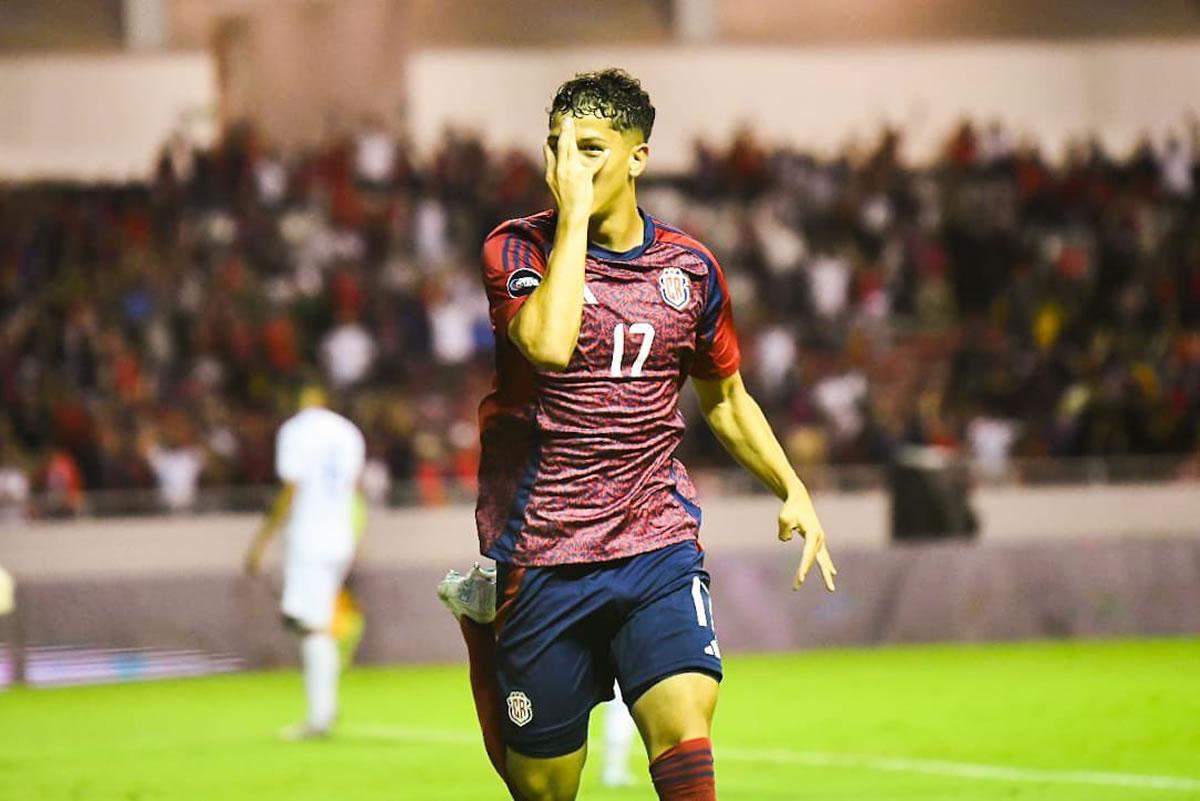 Warren Madrigal abrió el camino del triunfo de Costa Rica.