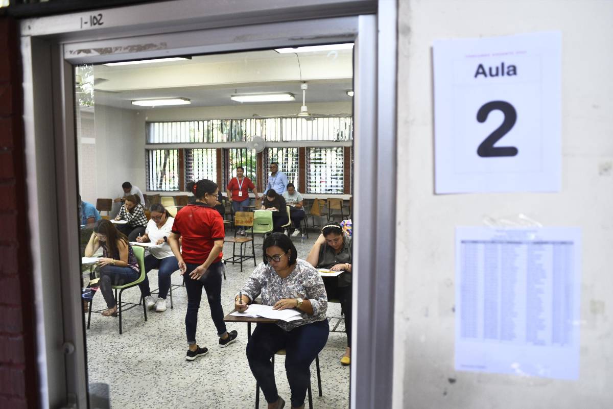 Solo hay 357 plazas para 3,700 docentes inscritos en concurso