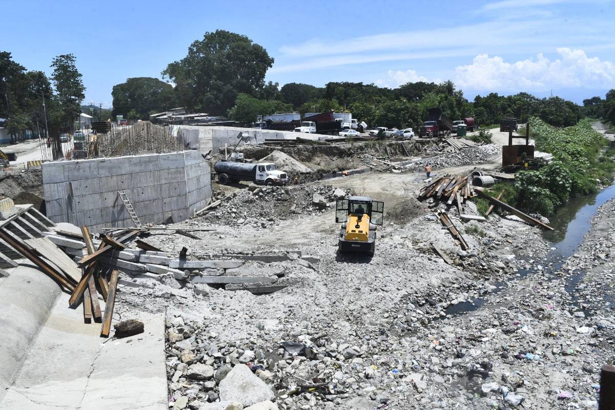 Construcción pierde 50,000 empleos por falta de obras públicas y migración