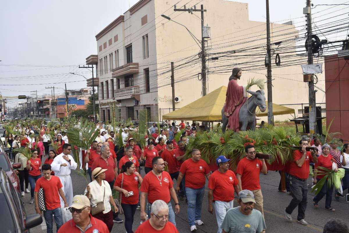 ”Jesús entra a La Ceiba”, el grito de júbilo de los católicos en el Domingo de Ramos