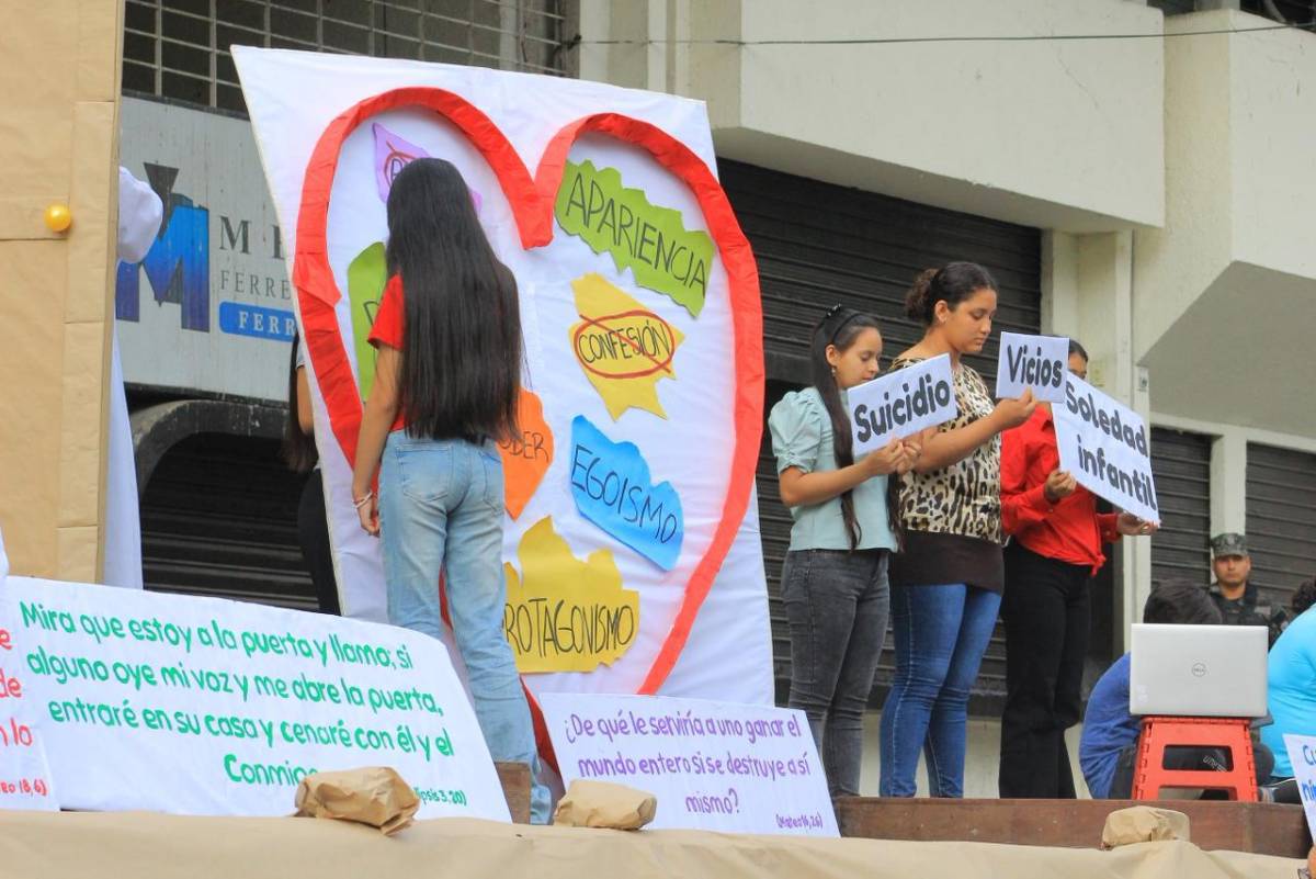 “Dios nos llama a servir”: fe, sacrificio y reflexión en el inicio del Viernes Santo en San Pedro Sula