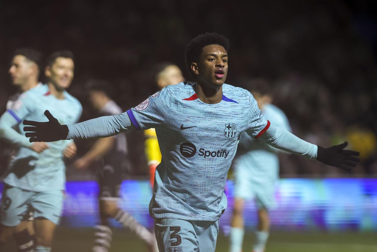 Alejandro Baldé sentenció la clasificación del Barcelona a cuartos de final con su golazo.