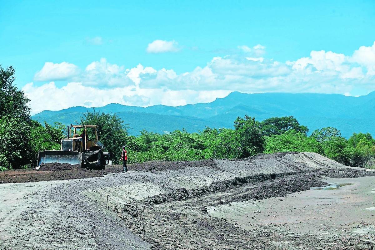 Construyen bordo de Guaruma 2 y reubican familias de Villanueva