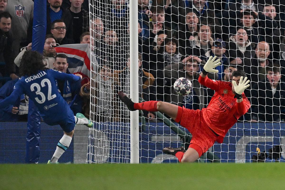 El disparo de Marc Cucurella que tapó de manera espectacular Courtois.