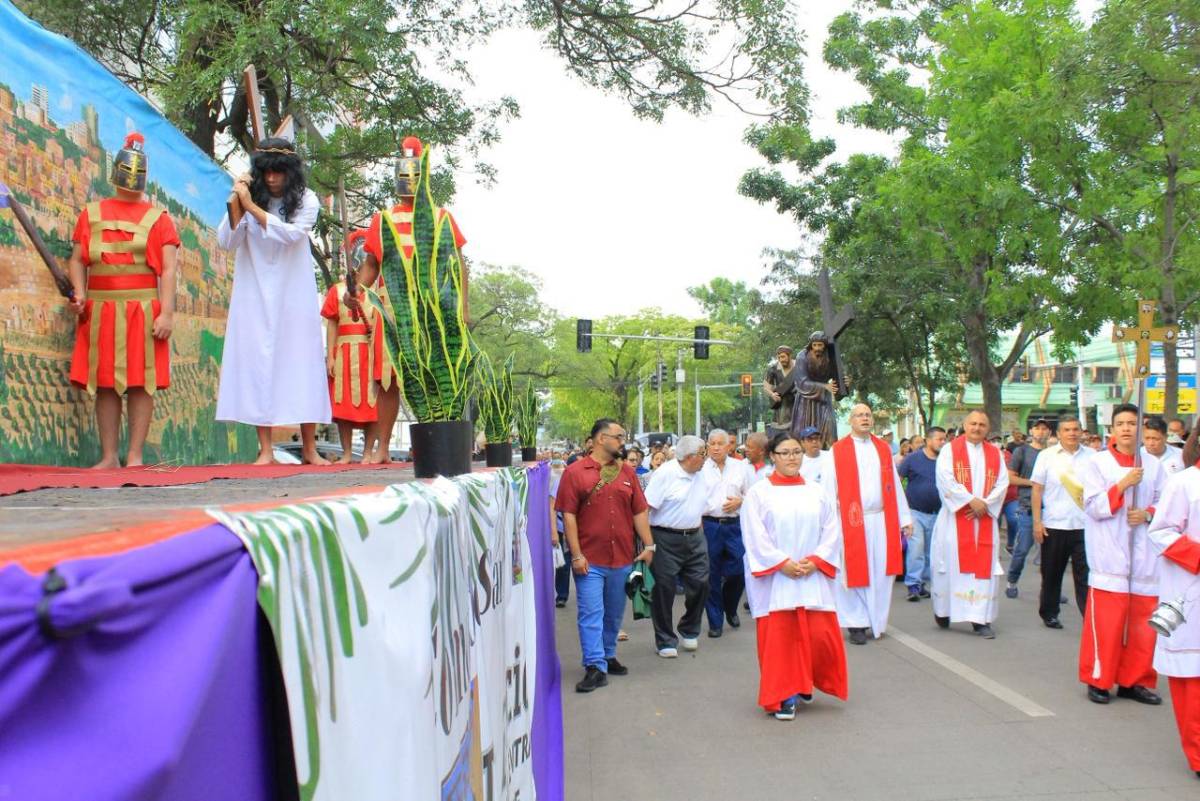 “Dios nos llama a servir”: fe, sacrificio y reflexión en el inicio del Viernes Santo en San Pedro Sula