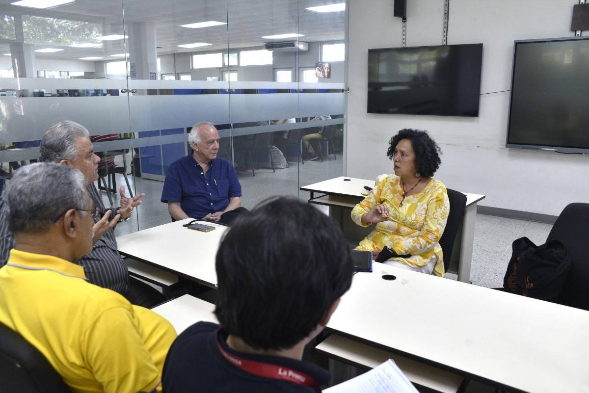 Diana Vallejo lanza su nuevo libro “Historias de un pájaro nocturno”