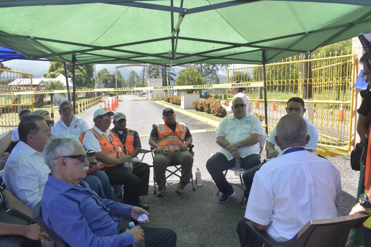 Empresarios exigen al SAN solución inmediata a toma del aeropuerto Golosón