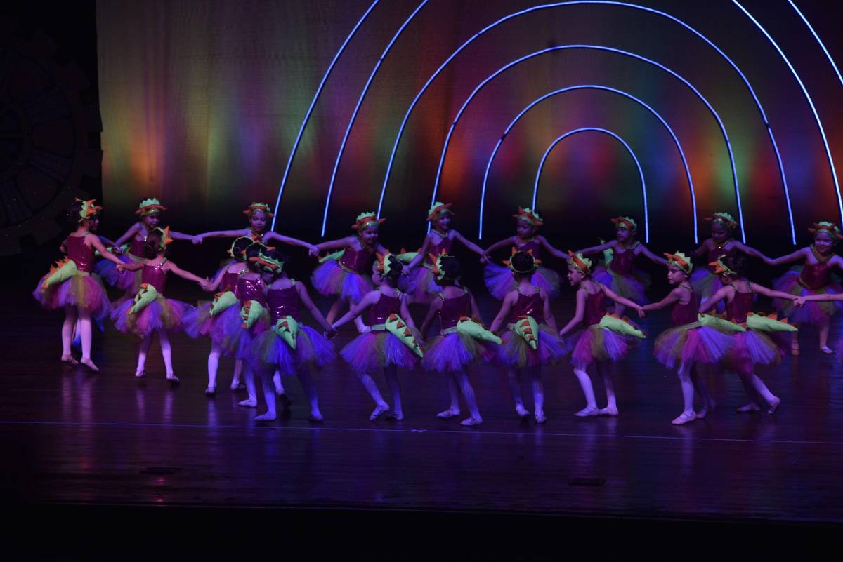 Academia de Bellas Artes realiza show artístico y deleita al público hondureño