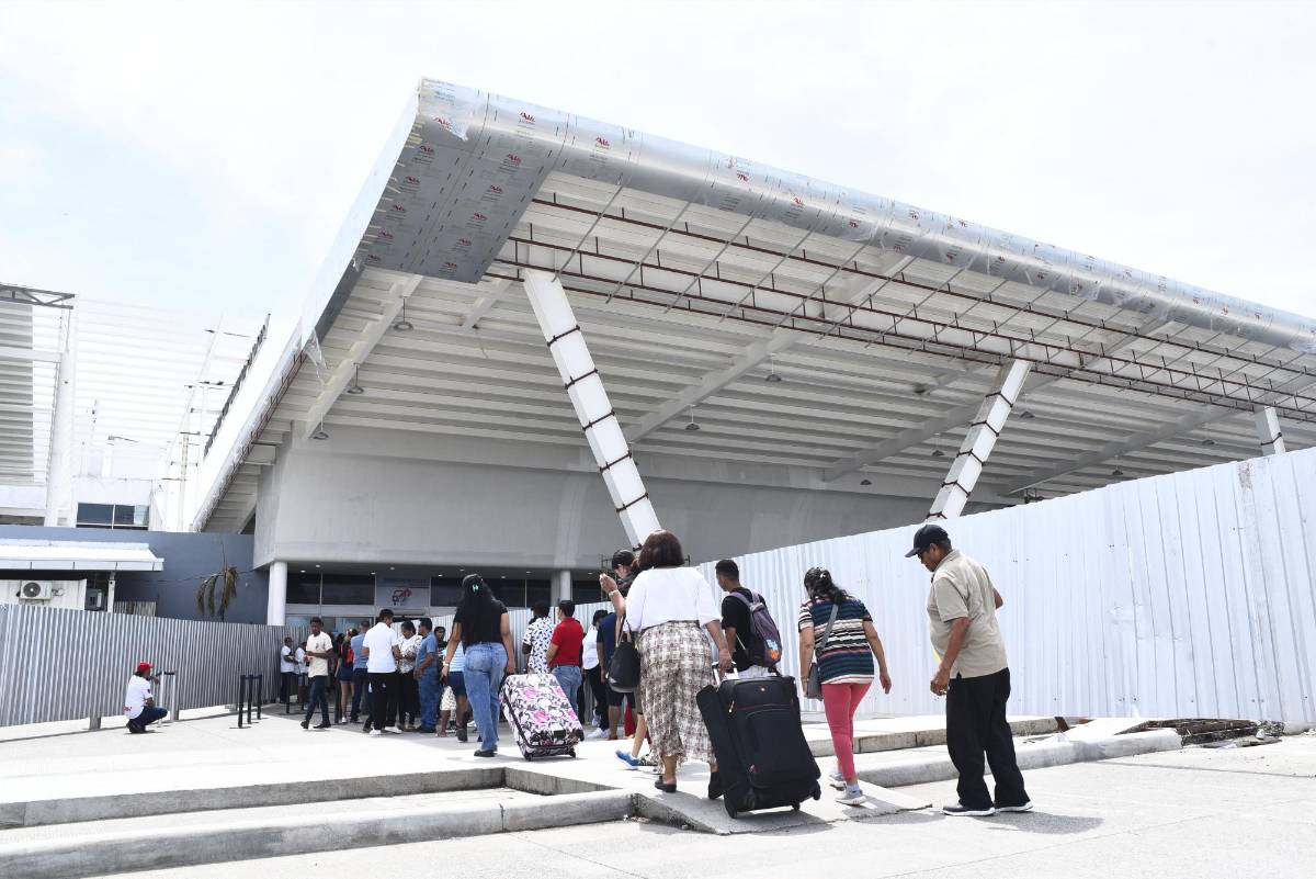 Así lucen las terminales aéreas y terrestres durante el Feriado Morazánico