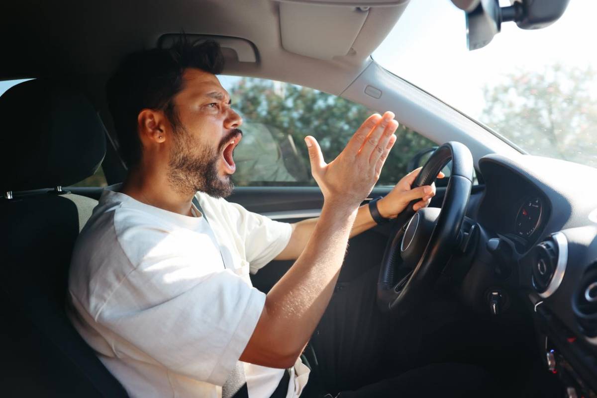 El conductor agresivo no controla sus emociones y tiende a ser más propenso a accidentes.