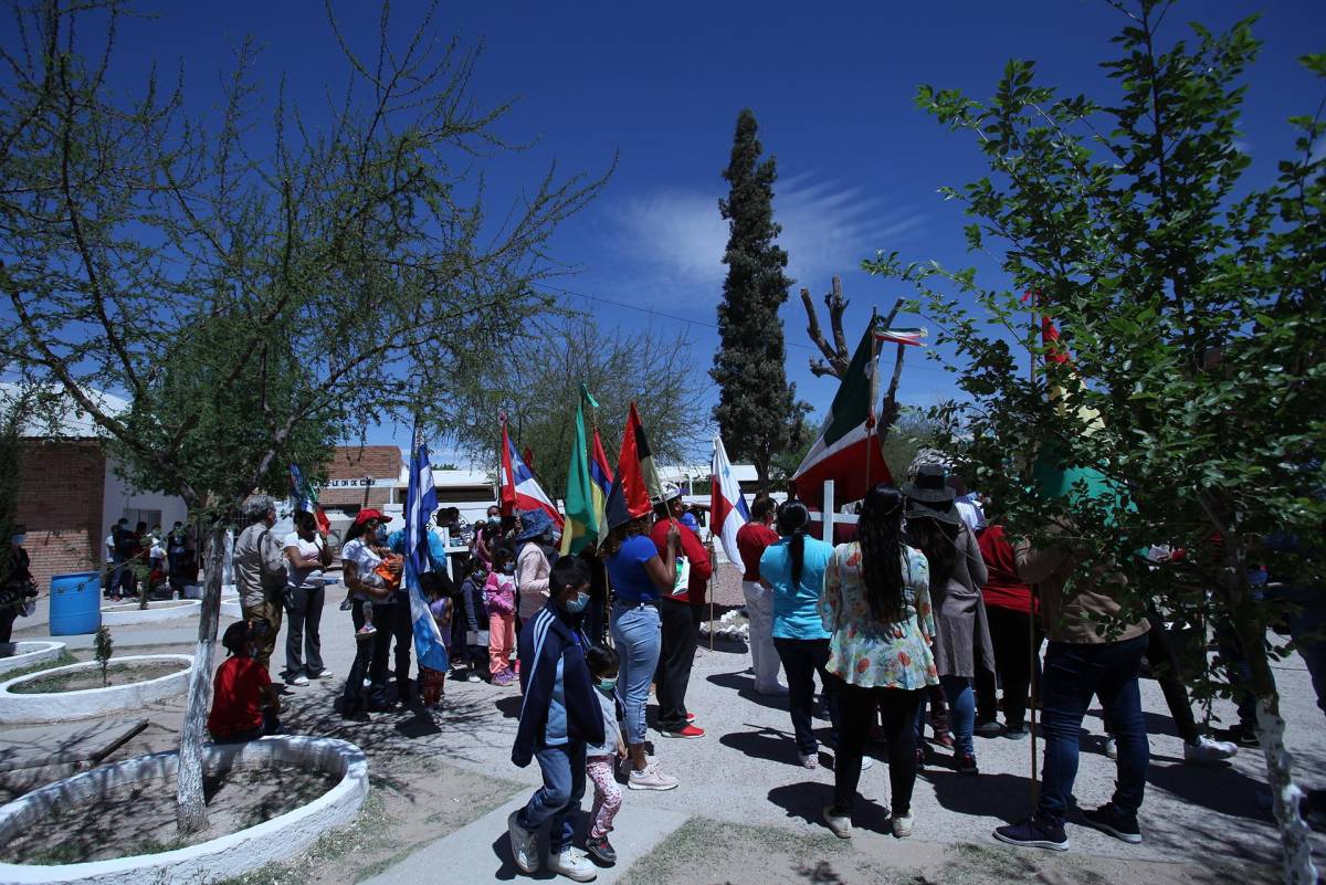 Migrantes hondureños recrean la Pasión de Cristo en la frontera de México con EEUU