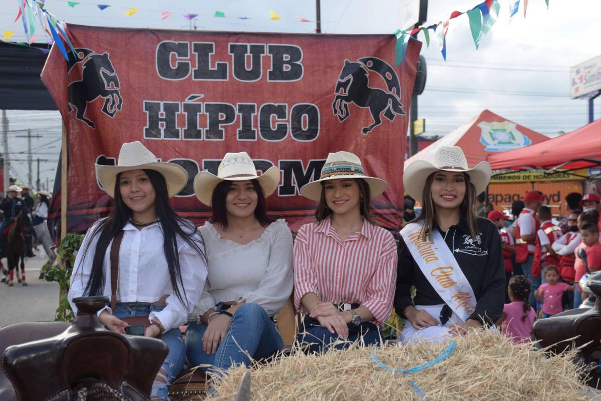 Las muchachas del Club Hípico de Choloma y Sector Agrícola se robaron las miradas. Más de 300 caballos desfilaron en la feria.
