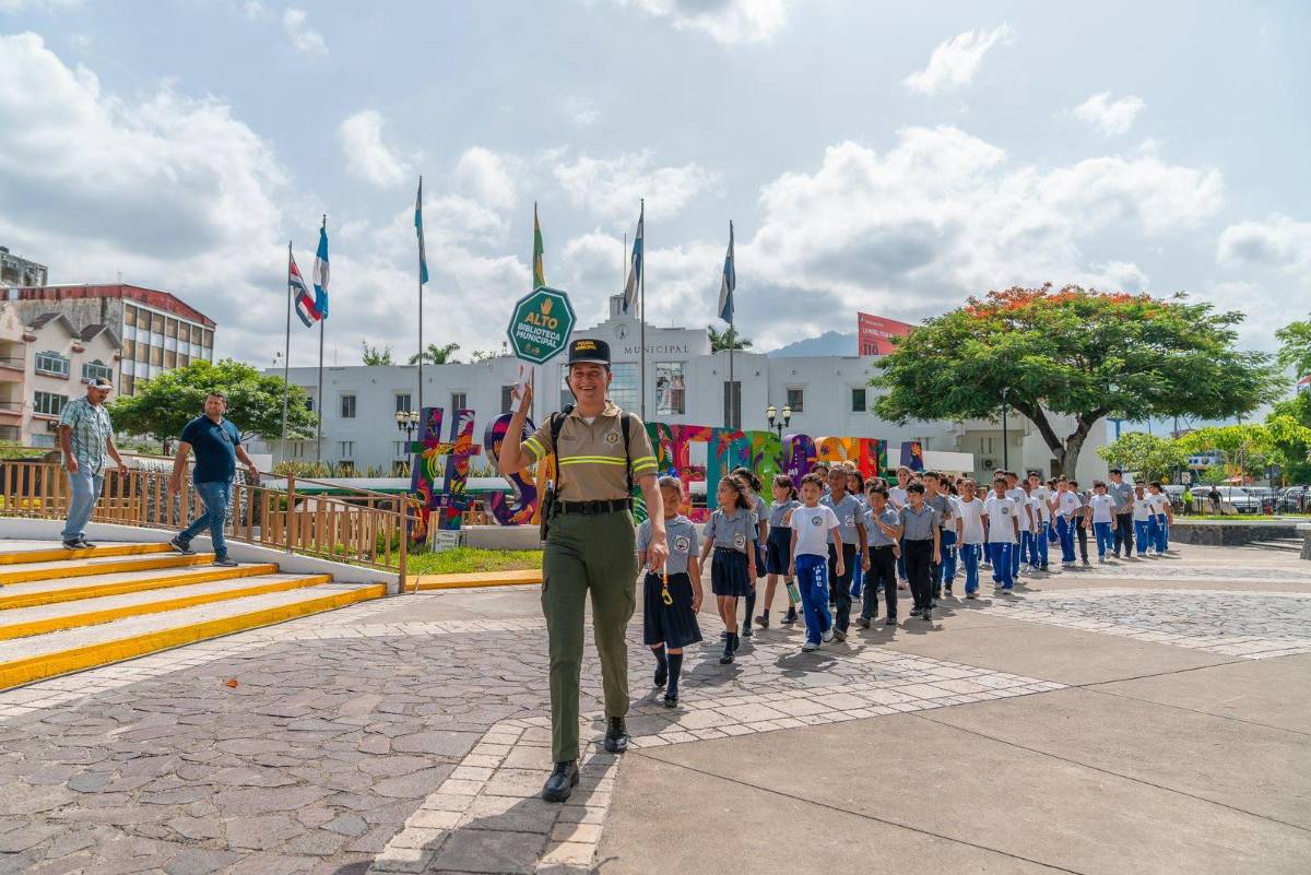 Conozca en que horarios puede acudir a la biblioteca del parque central en SPS