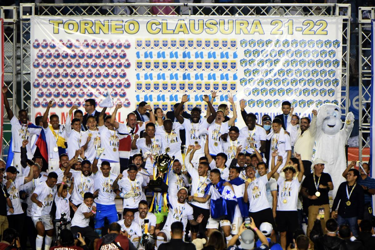 Rubilio Castillo y Kevin López, campeones con el Comunicaciones en Guatemala