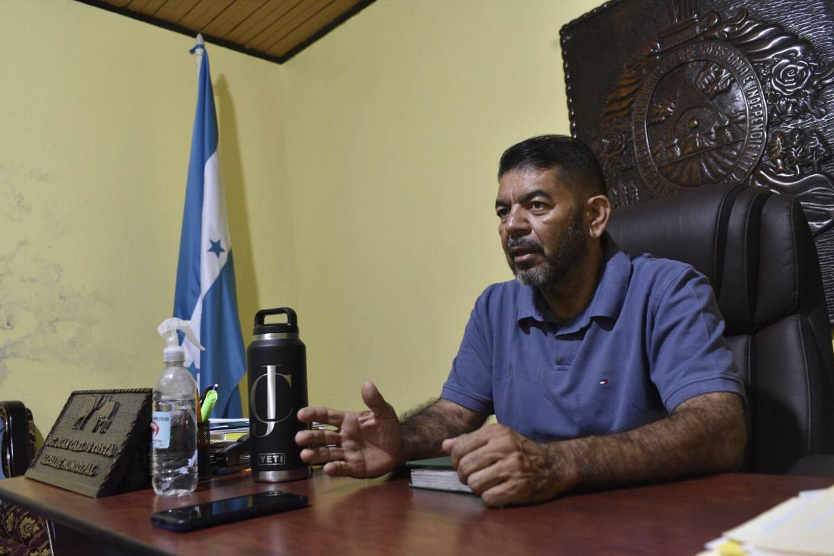 Juan Carlos Tosta, alcalde de Jesús de Otoro, pronostica una reducción en la producción de maíz y frijol y escasez de carne a causa de la extensa sequía que golpea a gran parte de este municipio de Intibucá.