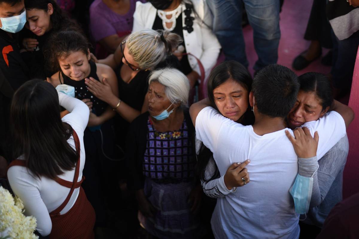 Retornan a Guatemala 10 adolescentes sobrevivientes de accidente en México
