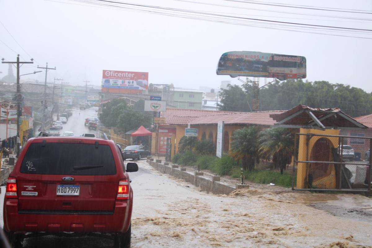 Fuertes lluvias azotan el occidente de Honduras