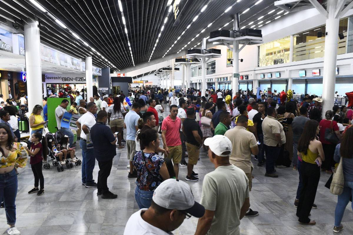 Más de 27,000 viajeros esperan que circulen por el Villeda Morales en Feriado Morazánico