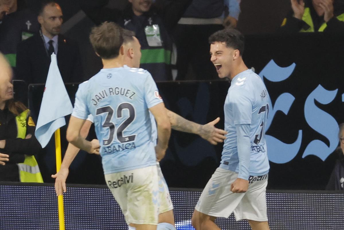 El festejo de jugadores del Celta tras el gol de Hugo Álvarez.