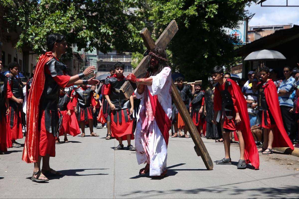 Viernes Santo en Comayagüela: drama y devoción marcan el Viacrucis