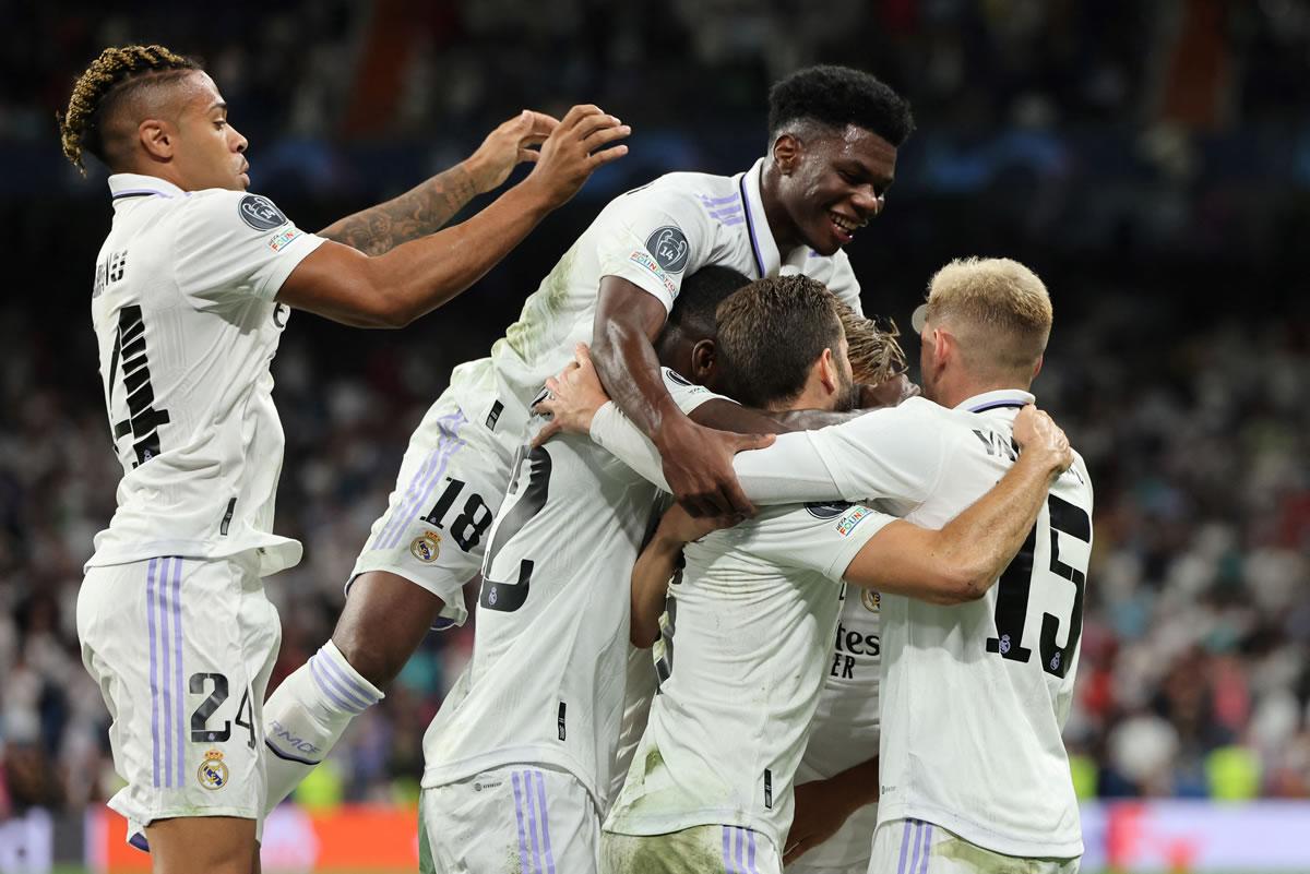 Los jugadores del Real Madrid celebrando el golazo de Marco Asensio.