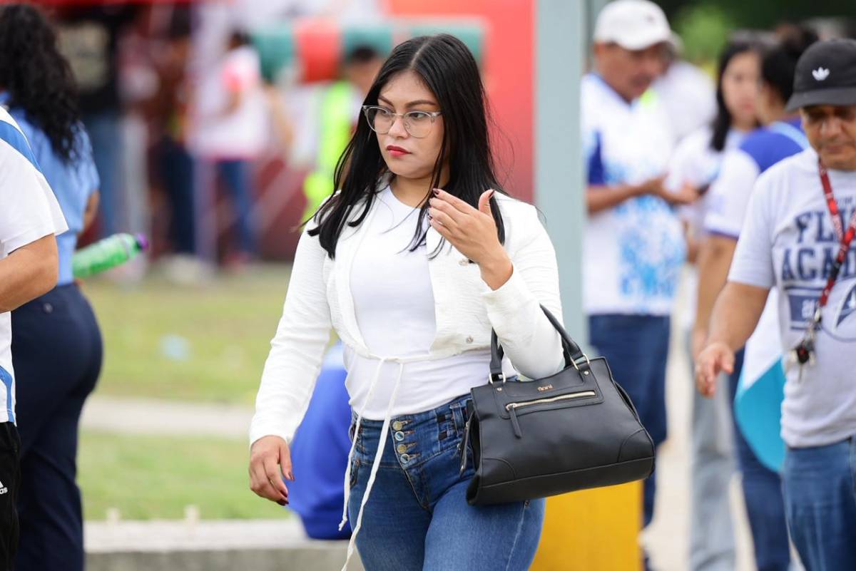 Figuras presentes en el Nicaragua-Honduras, bellezas y catrachos sorprenden