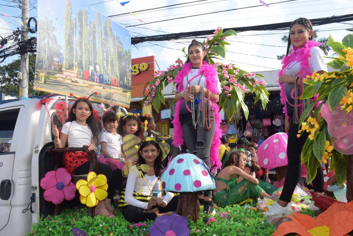 Miles de cholomeños disfrutaron del desfile y carnaval de la feria