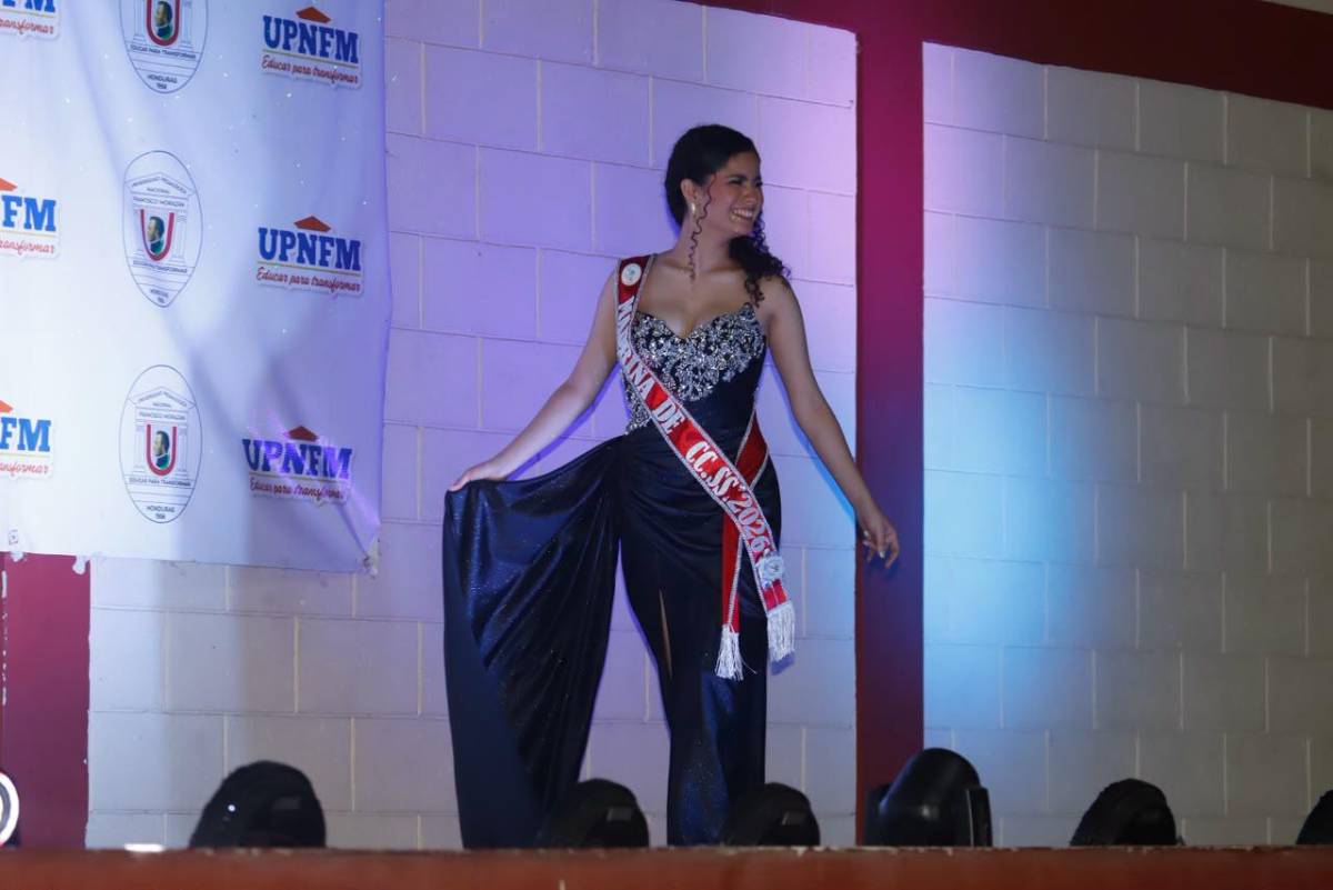 Trajes de gala en la elección de la Señorita Aniversario de la UPNFM-SPS