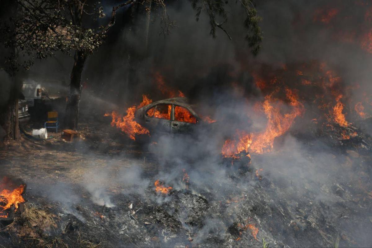 Más de 40 carros decomisados son consumidos por incendio en Tegucigalpa