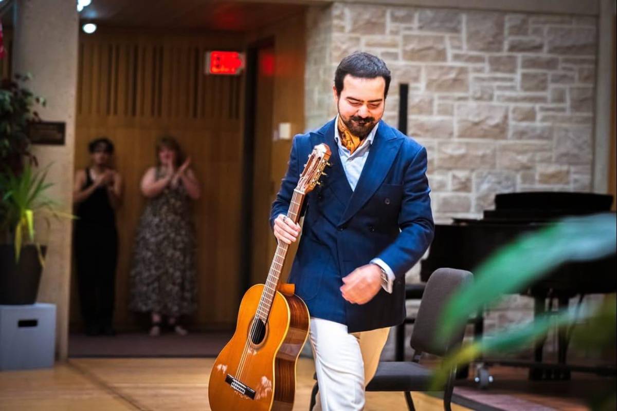 Moisés Duarte lleva la música latinoamericana a Ole Tiny Dorm de St. Olaf