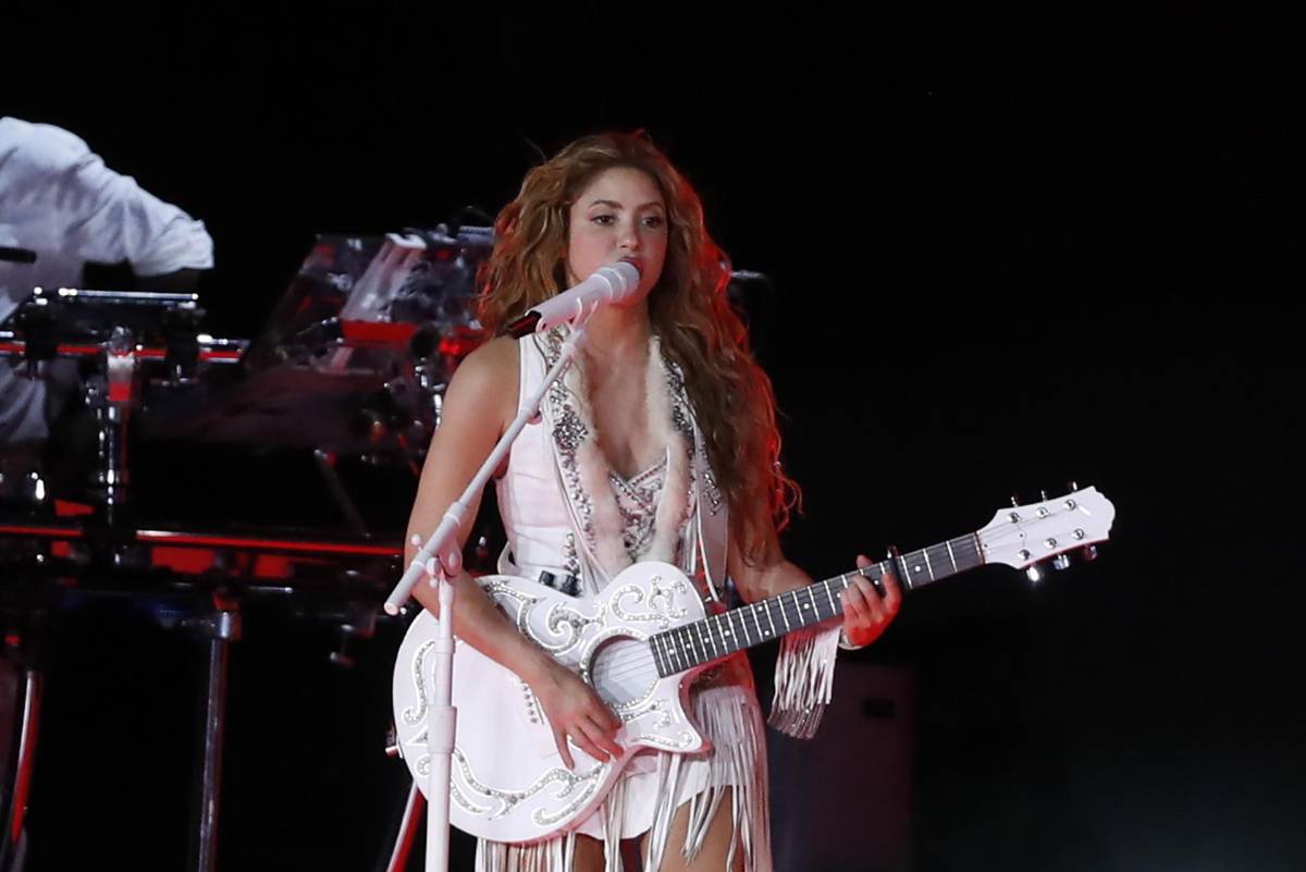 Catrachos enloquecen: Shakira les dedica emotivas palabras en pleno concierto en El Salvador