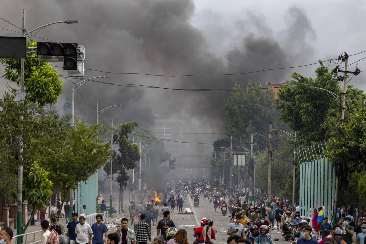 Manifestantes de la Generación Z incendian el Parlamento, el Supremo y un Hilton en Nepal