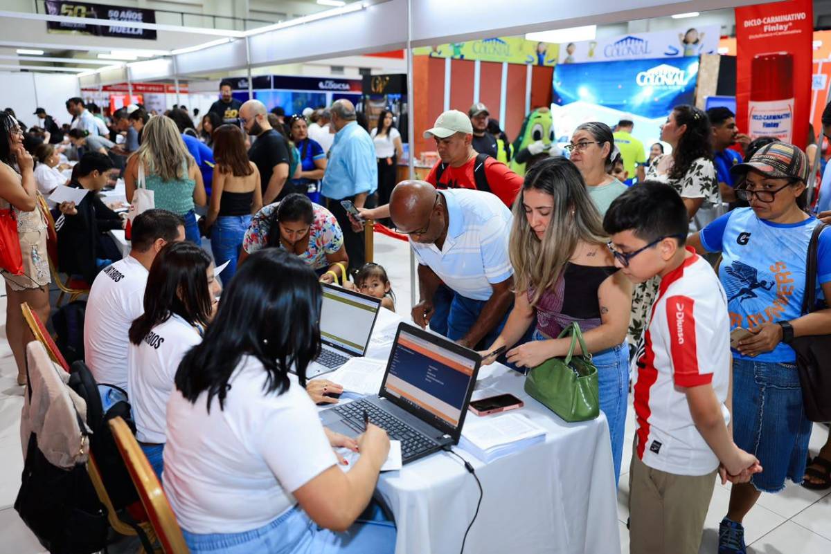 Largas filas, fervor y sorpresas en entrega de kits para Maratón La Prensa