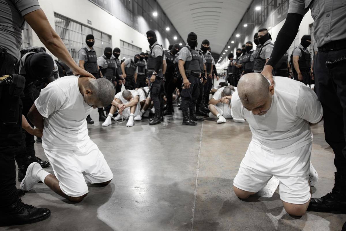 Migrantes venezolanos liberados denuncian torturas y maltratos en la megacárcel