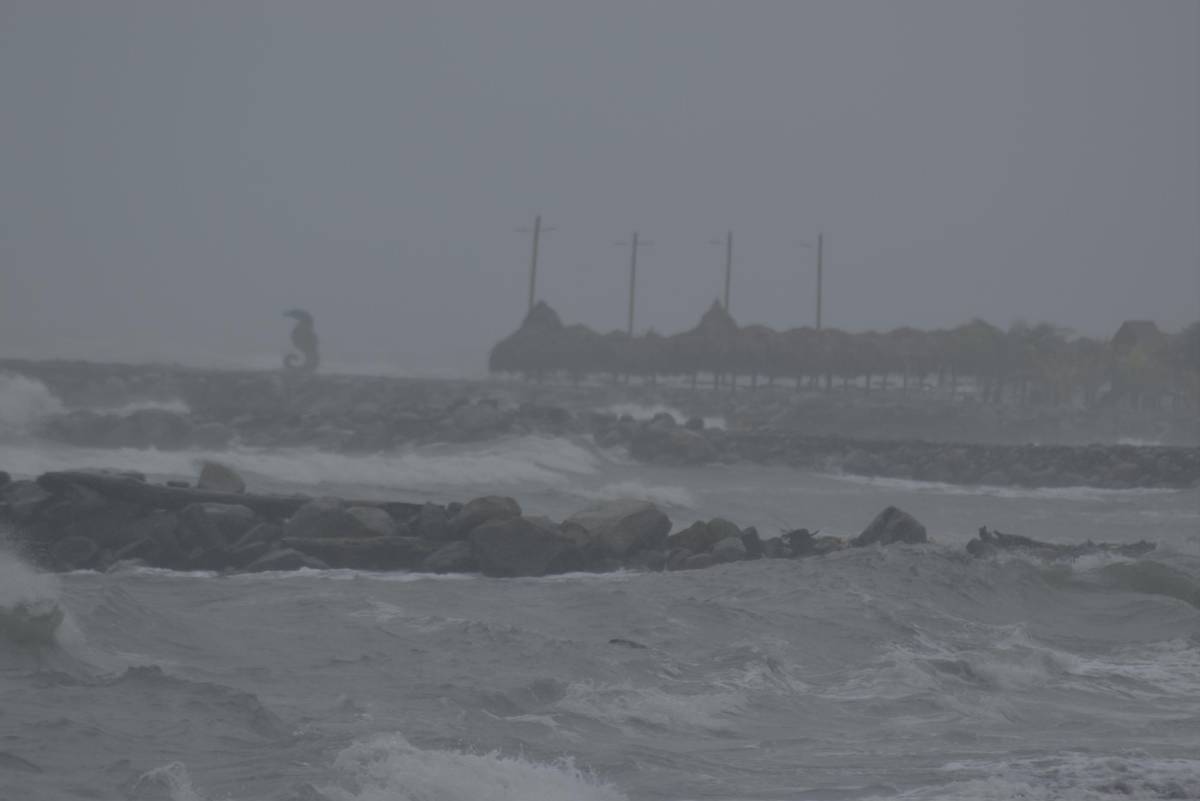 Alerta amarilla, lluvias y calles anegadas en el litoral Atlántico