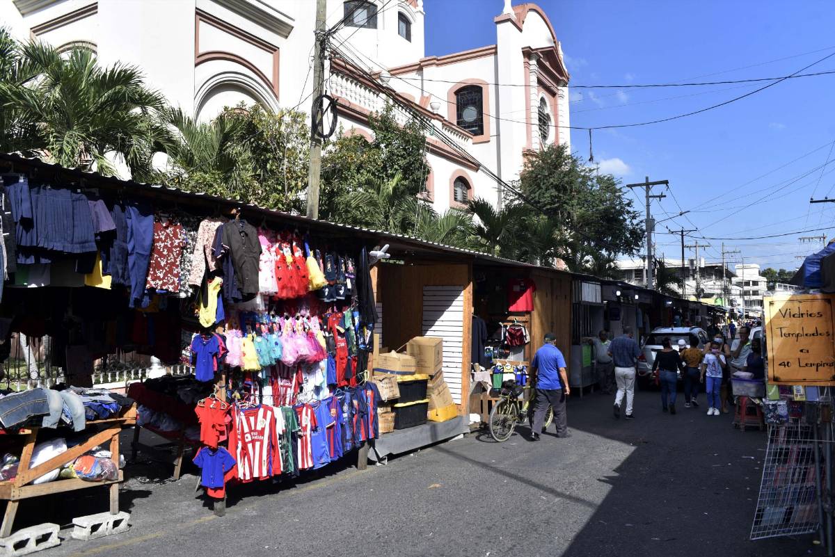 Hasta barbería con minisplit hay en las aceras de San Pedro Sula