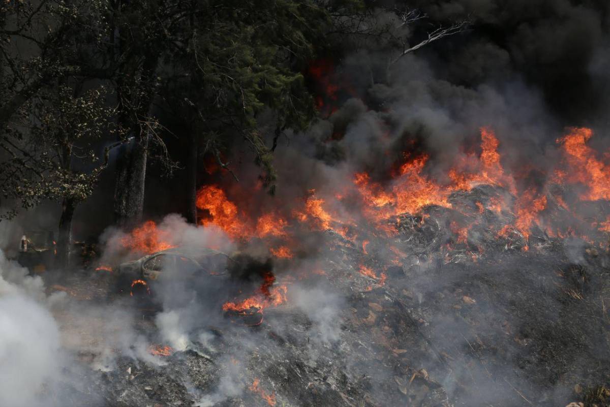 Más de 40 carros decomisados son consumidos por incendio en Tegucigalpa