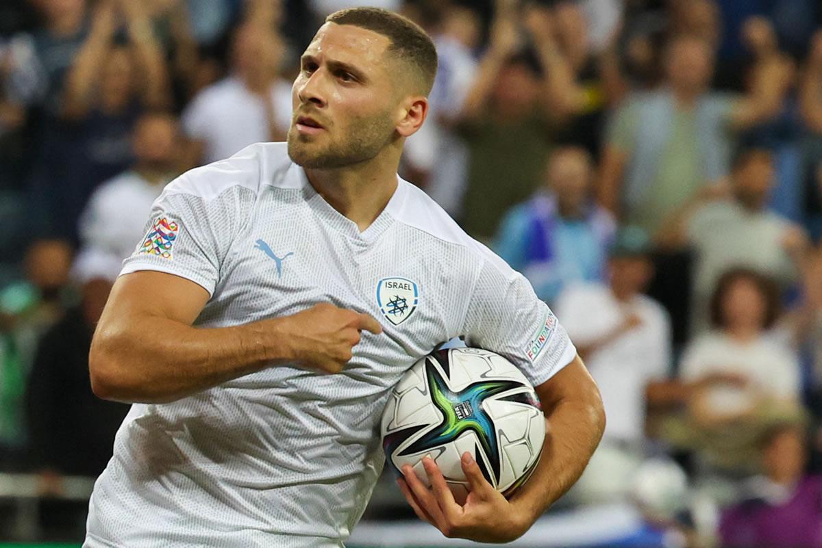 Shon Weissman salvó de la derrota a Israel ante Islandia.