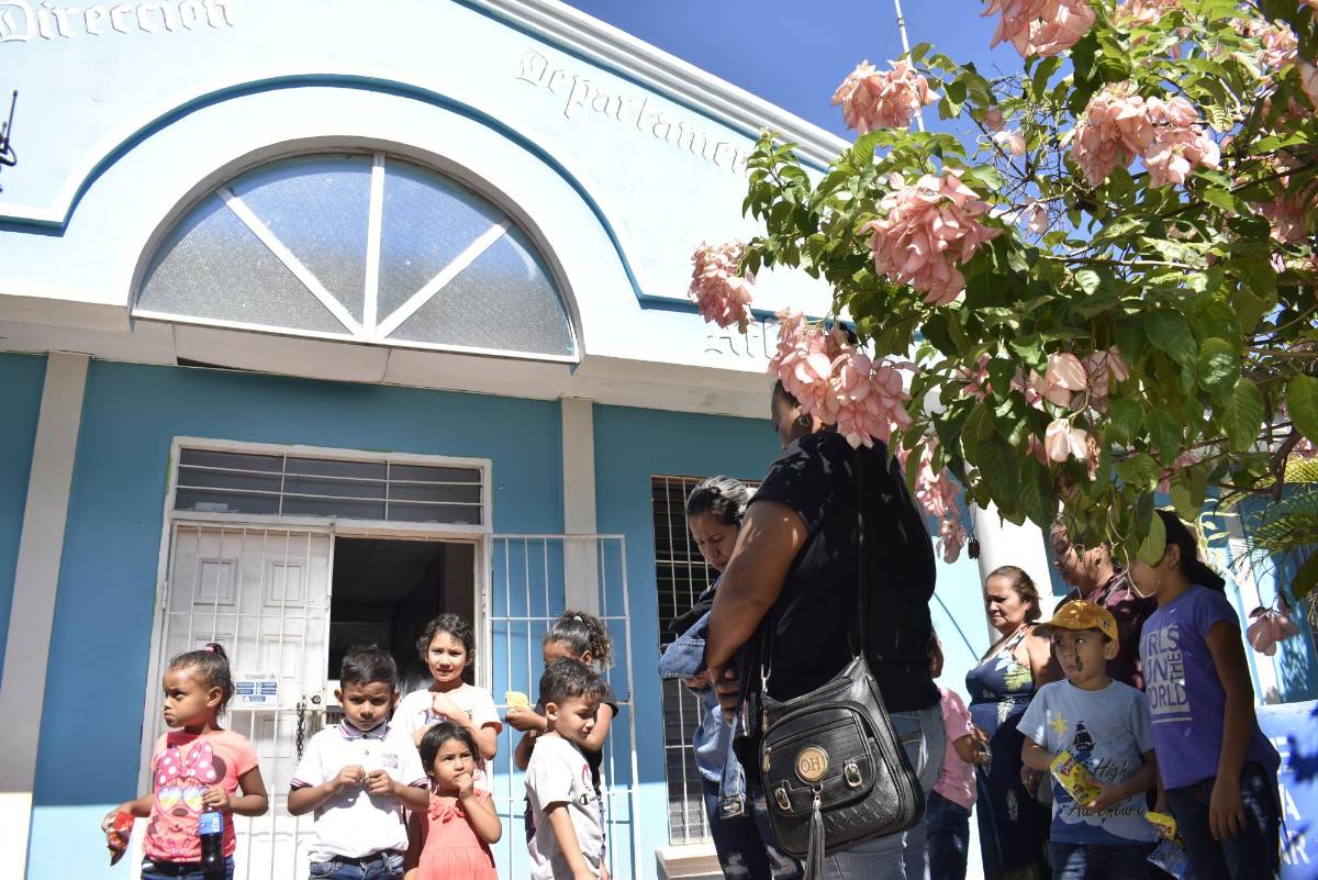 “Queremos a nuestra profesora”: niños ceibeños llevan días sin recibir sus clases