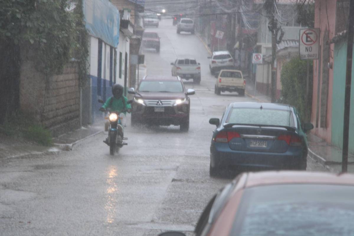 Honduras vigila posible amenaza de tormenta tropical