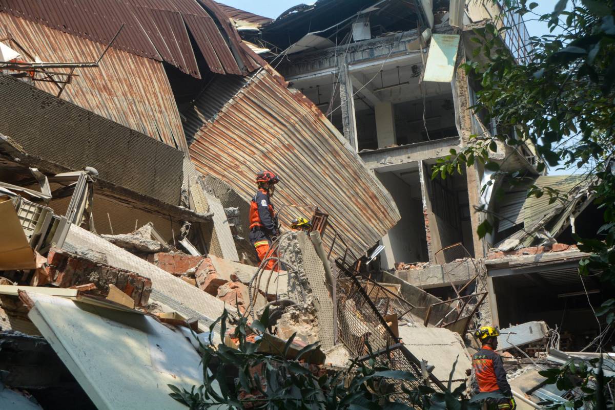 Nueve muertos y cientos de heridos por un potente sismo en Taiwán