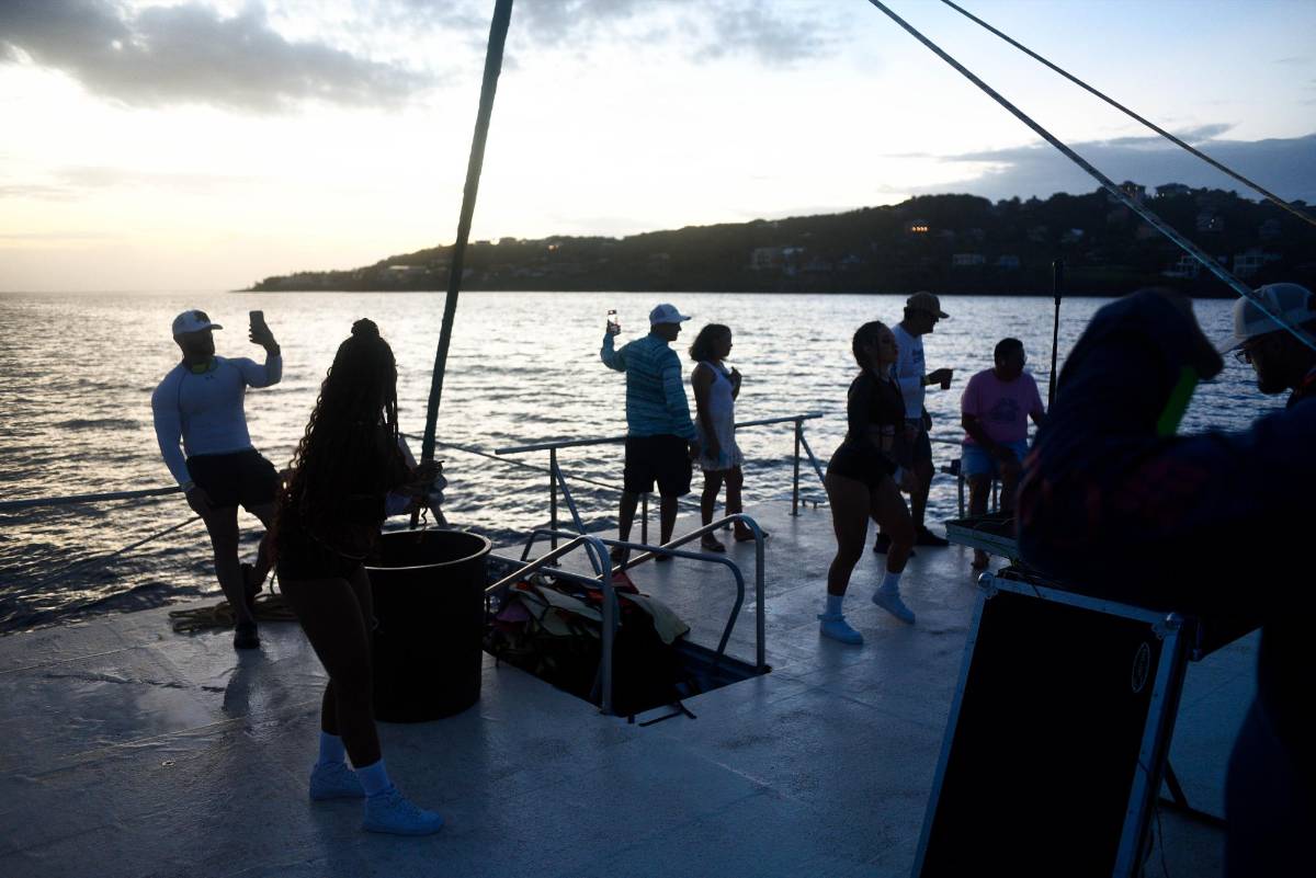 Parte del elenco de “El Nandoteo” brindando un show excepcional
