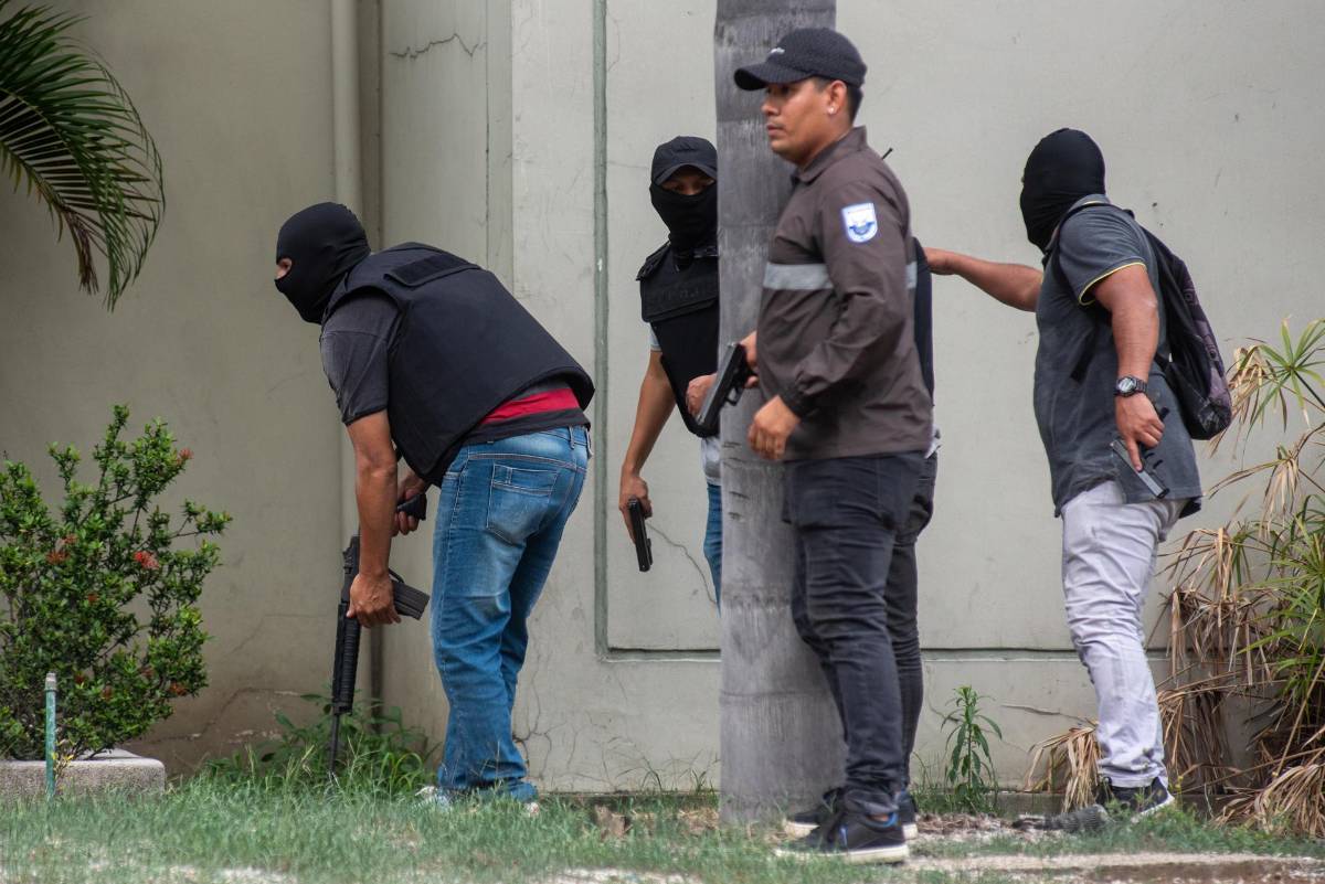 Al menos 10 personas muertas en la ola de violencia en Ecuador