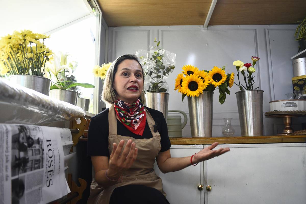 La sampedrana se ha capacitado con reconocidas floristas de Rusia y Francia.