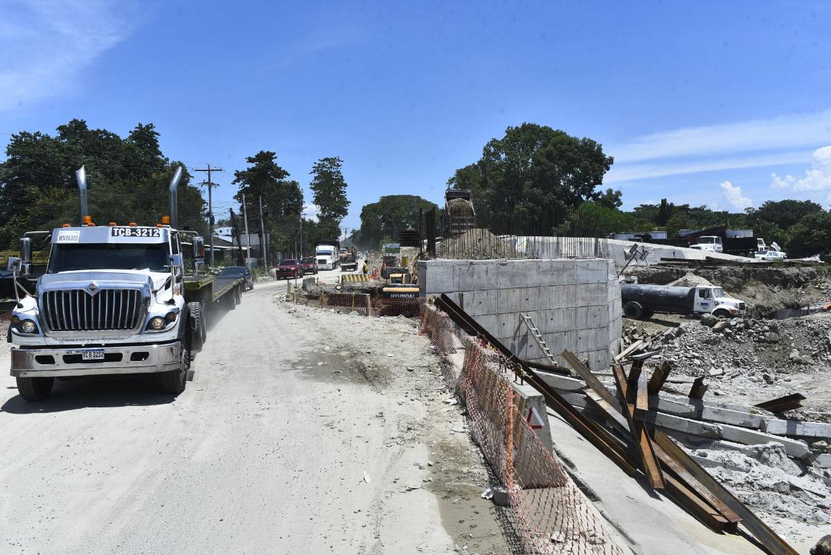 La industria de la construcción genera 300,000 empleos, pero actualmente solo están activos unos 250,000.