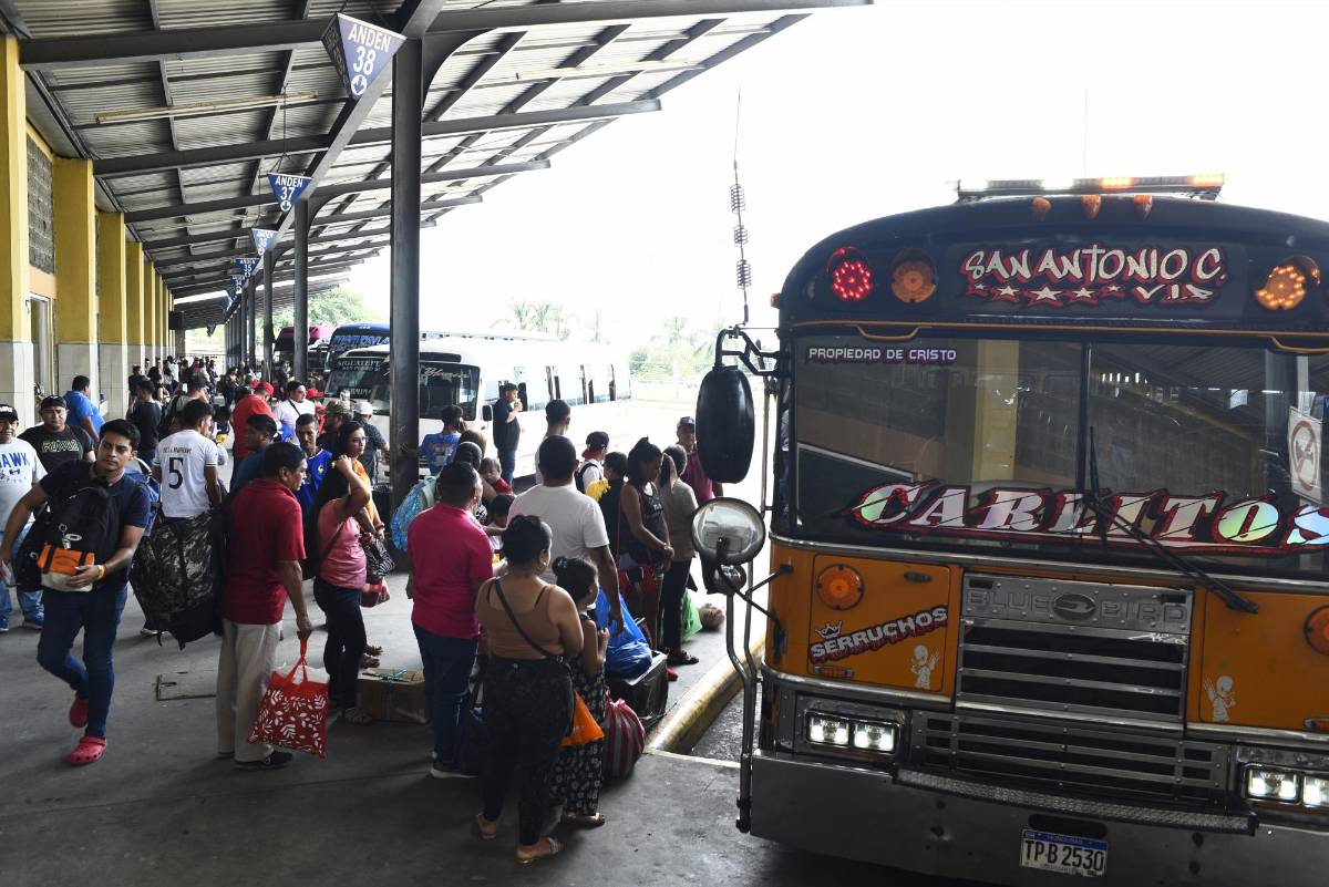 Así lucen las terminales aéreas y terrestres durante el Feriado Morazánico